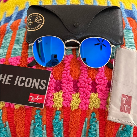 Ray-Ban Silver Frame Sunglasses - Picture 1 of 8